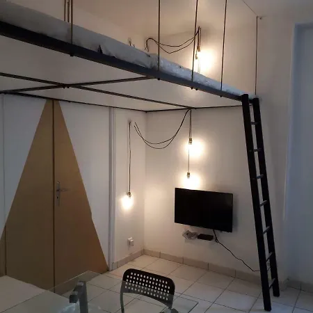 Enjoyable 20m² Montreuil 5 Minutes Paris Apartment
